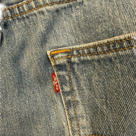 Levi’s 501 Original Fit Blue Jeans Denim LightWash  Button Fly Closure 36 X 30 - Picture 4 of 9